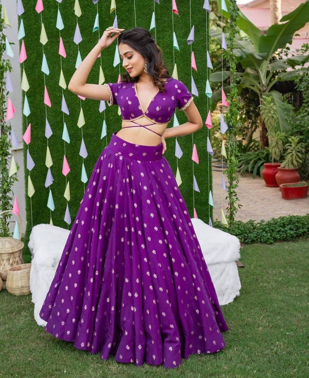 Bollywood Celebrity Mehandi Outfit Inspiration: Deepika Padukone | Vogue  India | Vogue India