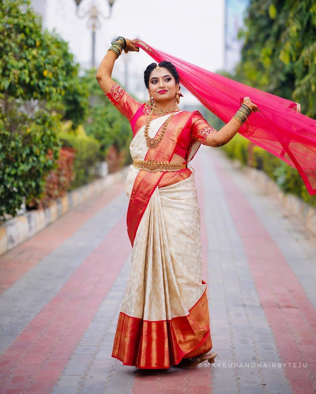 Looks very decent in saree - Makeup Tutorials and Tips | Facebook