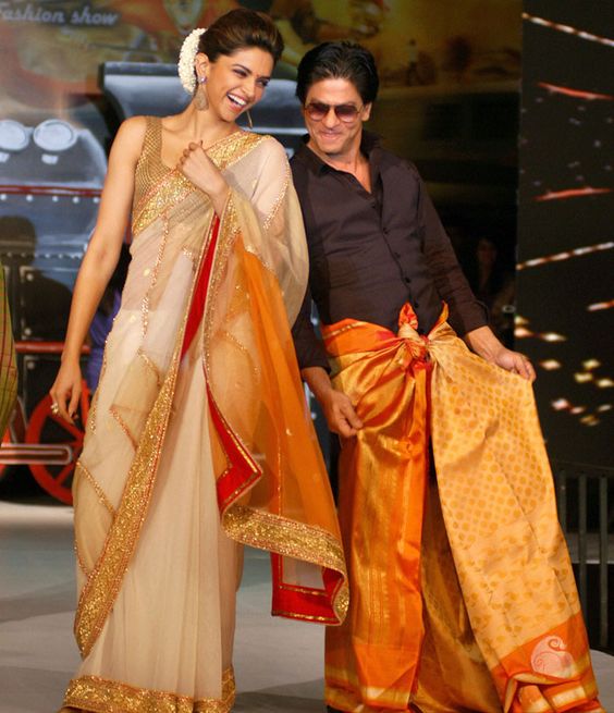 Sharukh khan in traditional cloth of India - Lungi