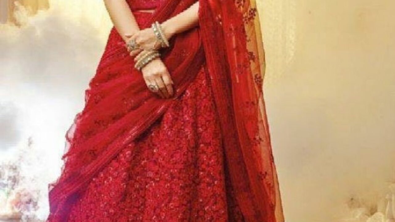 Designer Saree or Bridal Lehenga for Your Wedding? VOGUE India Asks the  Experts | Vogue India