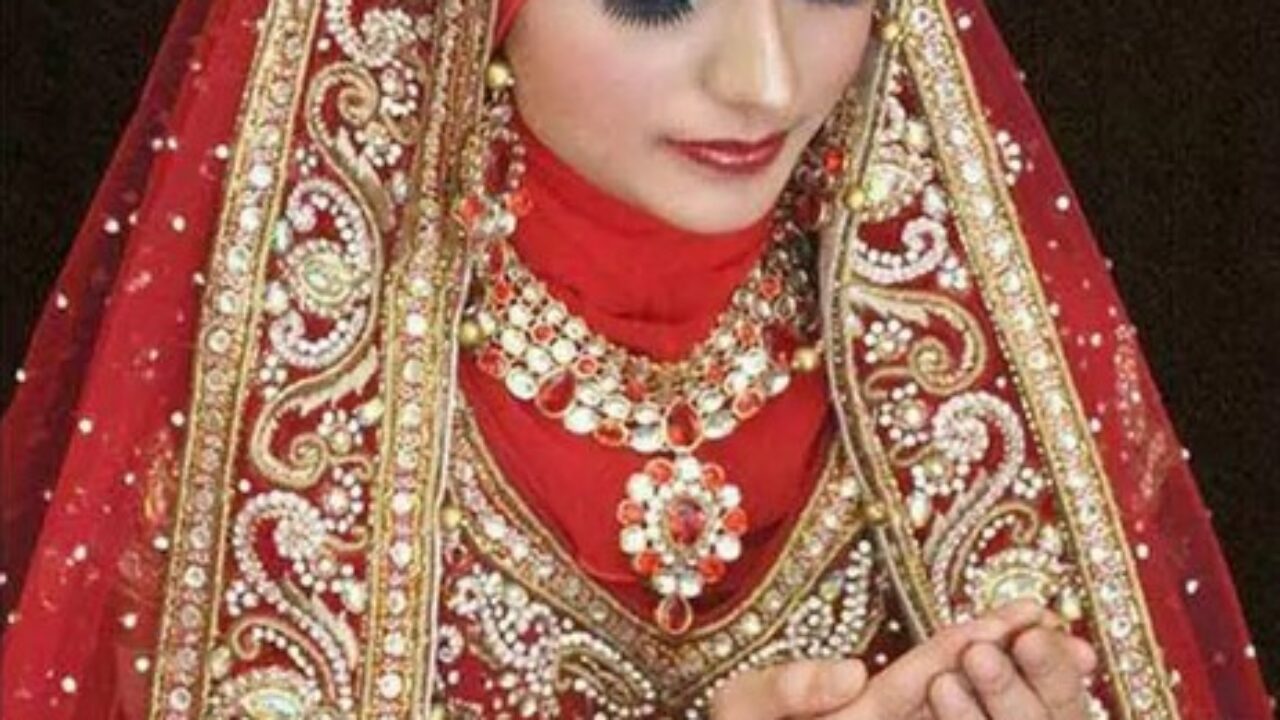 Bipasha Basu, Deepika Padukone, Or Shilpa Shetty: Who Looked A Perfect  Bride In Red 'Shaadi Ka Joda'? | IWMBuzz