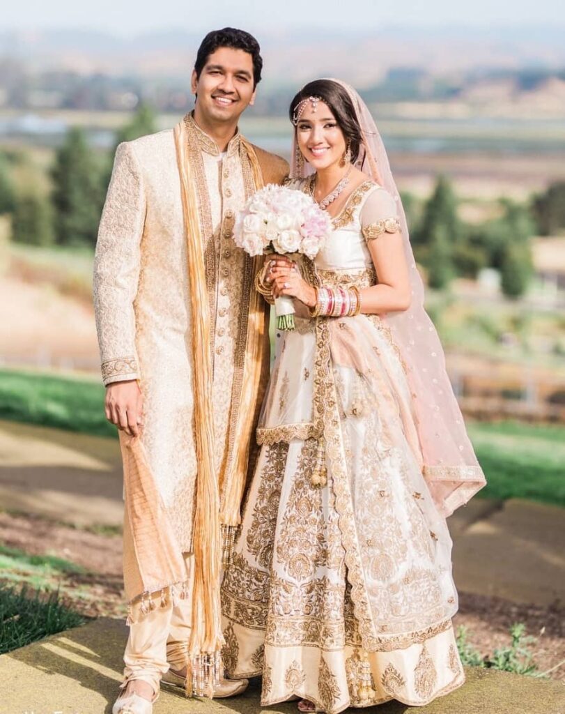 This Sikh bride looked stunning in her pink lehenga with unique French knot  embroidery - Times of India