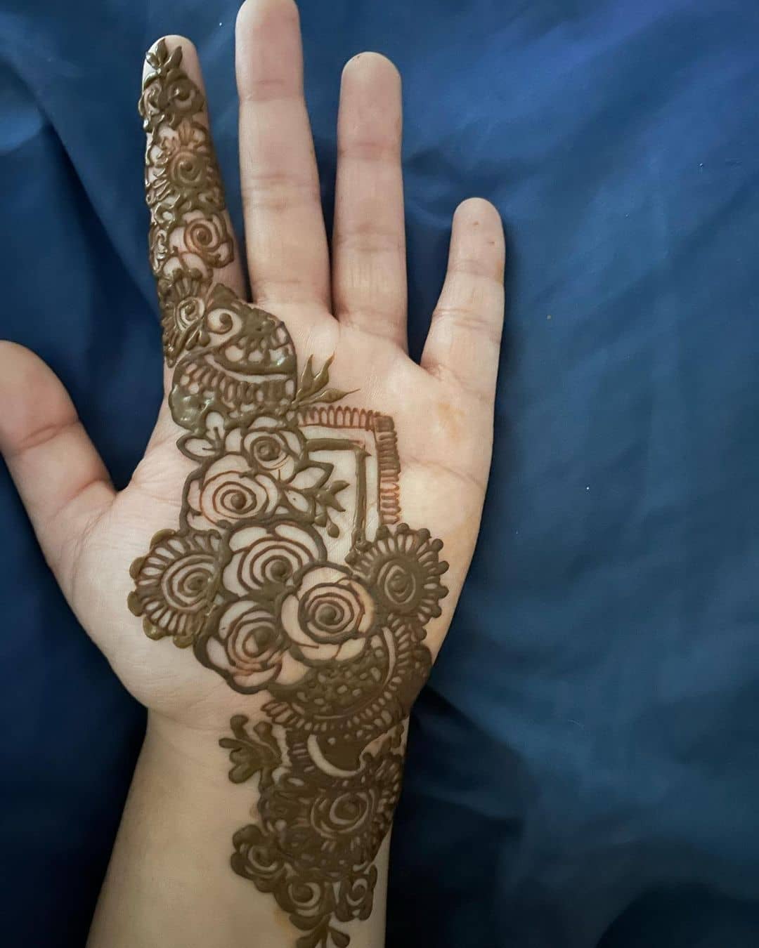 50+ Latest Simple and Easy Mehndi Designs 2022