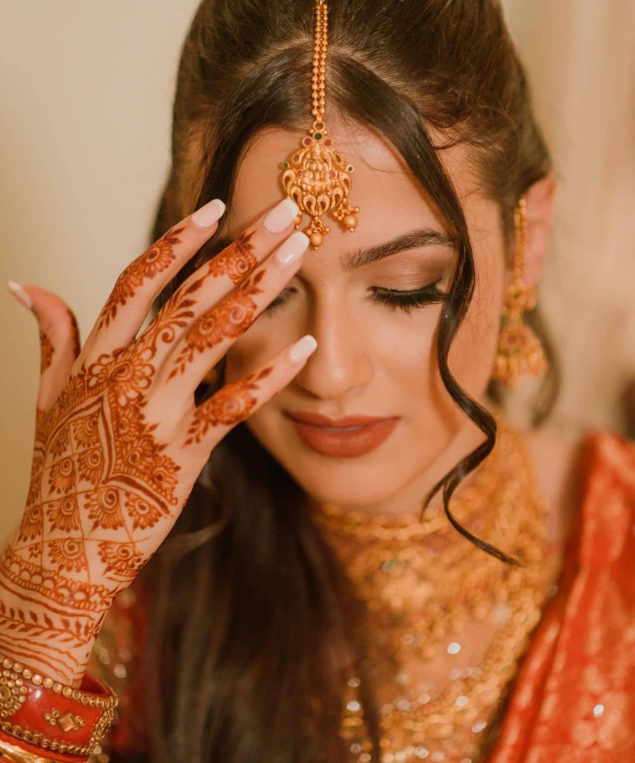 Mehndi bride maids | Wedding photography india, Indian bride photography  poses, Indian wedding photography poses