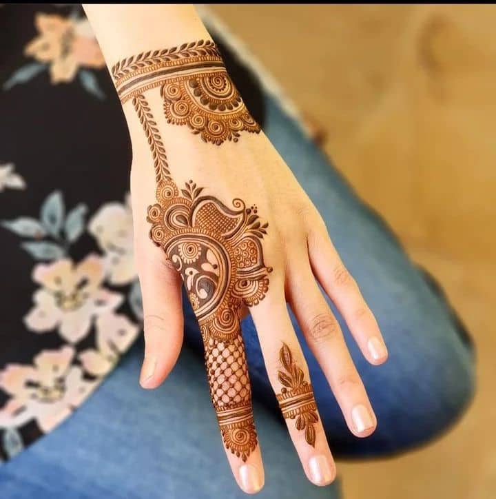 8 Front Side Mehndi Design Ideas That Will Give Your Bridal Lehenga Heavy  Competition! | Mehndi designs for hands, Rose mehndi designs, Indian mehndi  designs