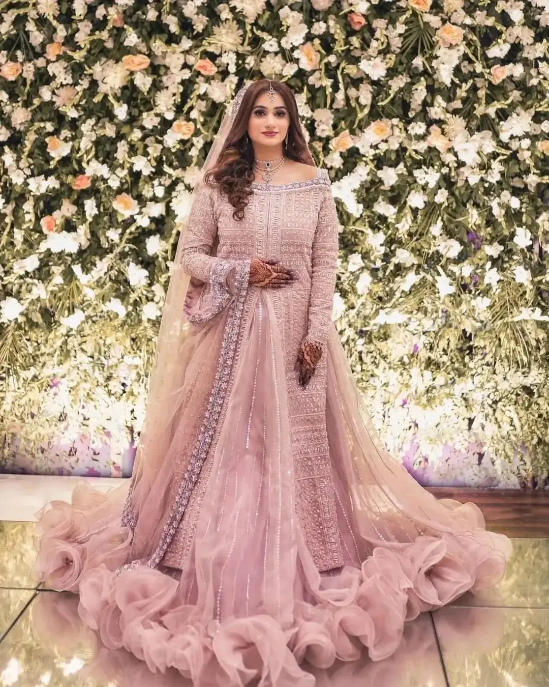 Best Walima Dulhan Lahnga In Light Gray And Pink Color Model# B 1813 | Pakistani  bridal dresses, Pakistani wedding dresses, Desi wedding dresses