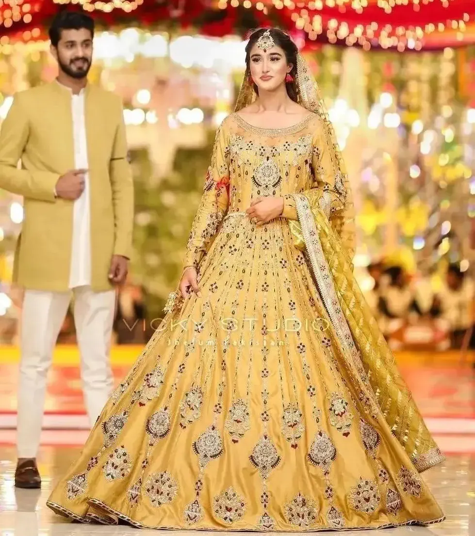 Lehenga and Front Open Gown Pakistani Wedding Dress | Pakistani wedding  dress, Pakistani wedding, Indian bridal outfits